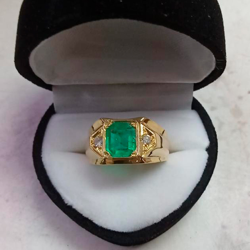 Anillo en oro 18 quilates con diamantes y esmeralda colombiana