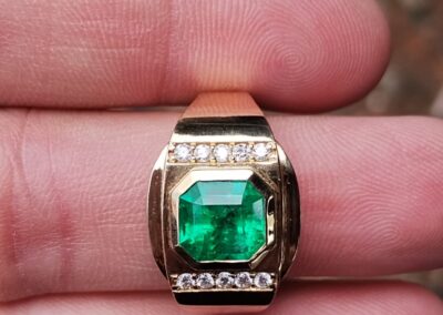 Anillo en Oro, Diamante y Esmeraldas Colombianas de 2.5 Quilates